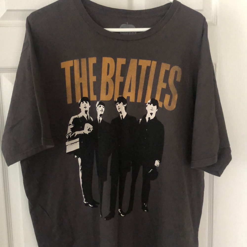 Like new the Beatles abbey road t shirt